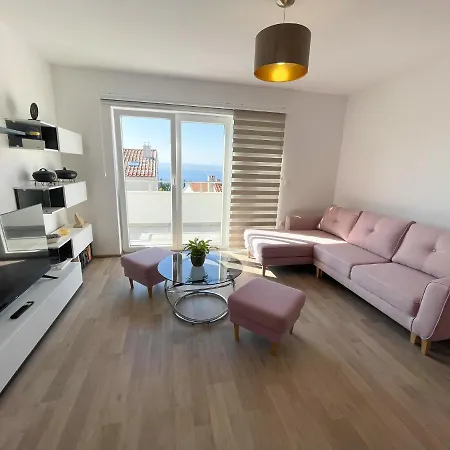 Apartment In 43213 Dramalj