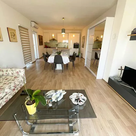 In 43213 Apartment